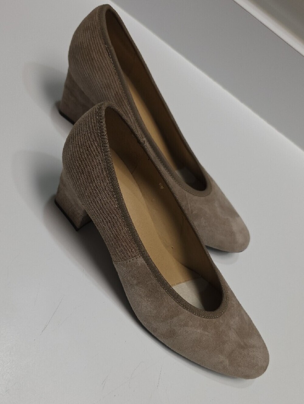 VANELi Military Suede Rounded-Toe Comfort Pumps - Size 9 - Picture 4 of 16